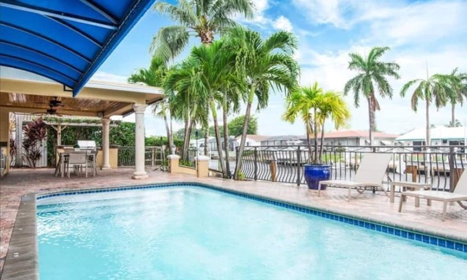 Garden Isles Casa | Palm Villa: New Remodel / Waterfront / Salt Water Pool!