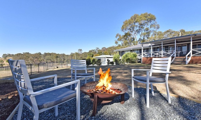Pokolbin Casa | Palmers Lane Vineyard 6br Homestead with Pool