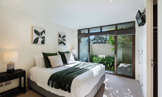 Vincentia Casa | Palms at Piana. Luxury, resort style Jervis Bay home. Walk to shops cafe & beach