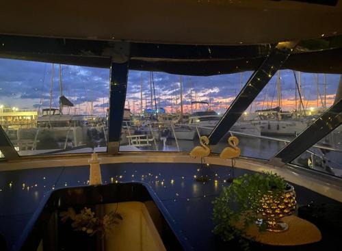 Castellammare Vucciria Alquiler De Eote | Panaby - House Boat