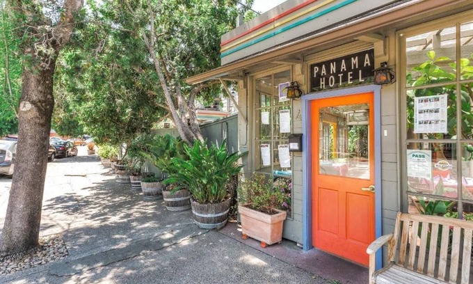 Picnic Valley Hotel | Panama Hotel