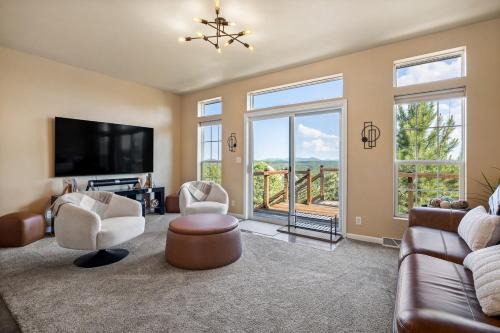 Custer Casa | Panorama Peak Mountain Hideaway