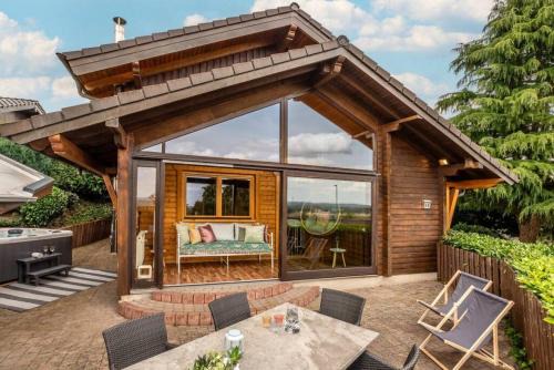 Gonnersdorf Chalet De Esquí | Panoramic Chalet Hot Tub, BBQ, view, terrace
