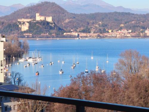 Dormelletto Apartamento | Panoramic Lake