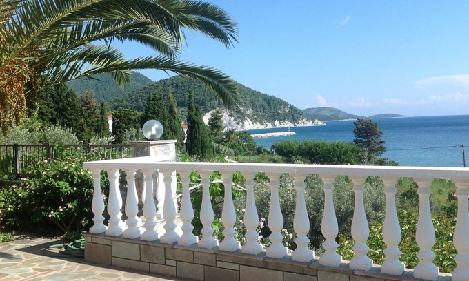 Elios Villa | Vistas panorámicas al mar. 120 Metros Cuadrados. Terraza Villa. 3 dormitorios / 3 baños.