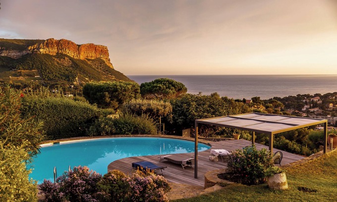 Cassis Villa | Vista panorámica de la bahía de Cassis, piscina, petanca, 4 habitaciones.