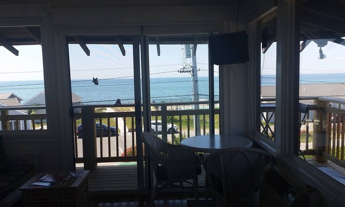 North Truro Apartamento | ¡¡VISTAS PANORÁMICAS!! Estudio Frente Unidad playa al otro lado de la calle.