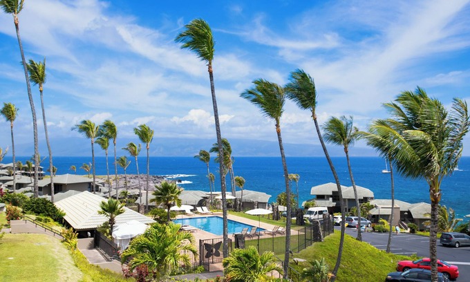 Montage Kapalua Bay Condominio | Panoramic Views from Molokai to Honolua Bay—Kapalua 16B3 Villa