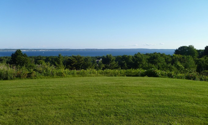 Forest Beach Condominio | Vistas panorámicas de Little Traverse Bay en Harbor Springs
