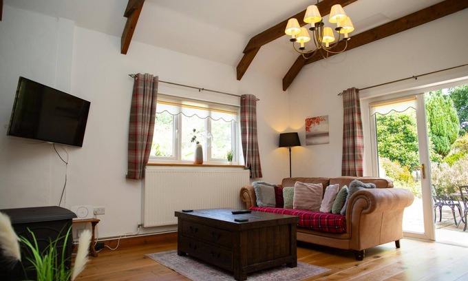 Tremain Cabaña | Pant Y Dwr Bach, Cardigan