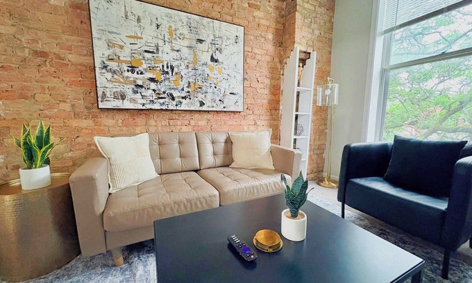 Sheffield and DePaul Apartamento | Paradise 1BR Apt in Lincoln Park