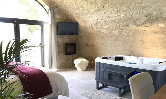 Reillanne Casa | Paradise Love In Provence: loft de piedra con jacuzzi privado