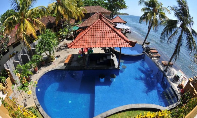 Tulamben Complejo | Paradise Palm Beach Bungalows and Dive Center