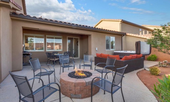 Santa Clara Casa | Paradise Village Resort 86 Private Hot Tub, Game System, Community Amenities, and more