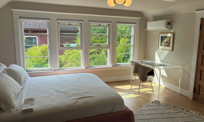 Irvington Apartamento | Parisian 1-bedroom apartment in the heart of NE Portland/ Historic Irvington