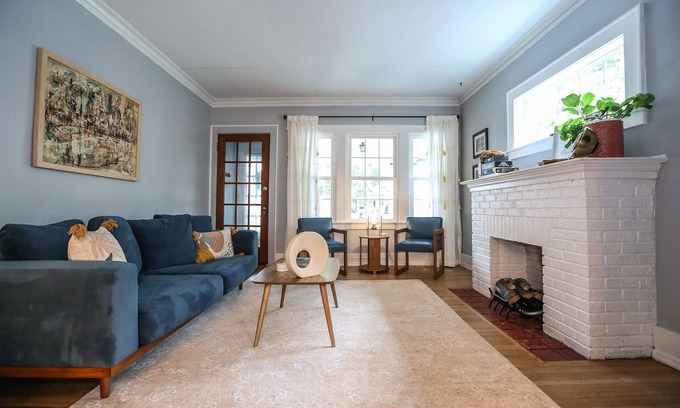 Rochester Apartamento | Park Ave mid century modern abode 3bdrm!
