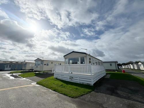 Towyn Apartamento | Park Dean Resorts Premium plot with Mountain view & Decking