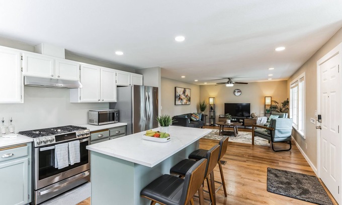 Everett Casa | Park,Mountain View,Near Downtown Everett,Boeing, Seattle Premium Outlets,casinos