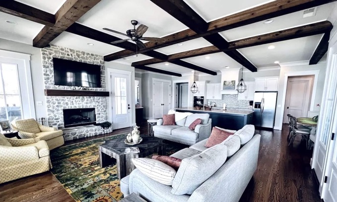 Coosa County Casa | Parker Creek Paradise with SHOW STOPPING WATERFRONT