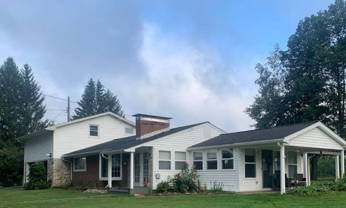 Brookville Casa | Parkers Stay and Play is steps from the Pinecrest Country Club.