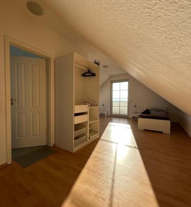 Erlensee Apartamento | Parkplätze, Einzelbetten, 2 Balkone, fast Wi-Fi 100 Mbit, Homeoffice, Aufzug, lichtdurchflutet, Panoramablick