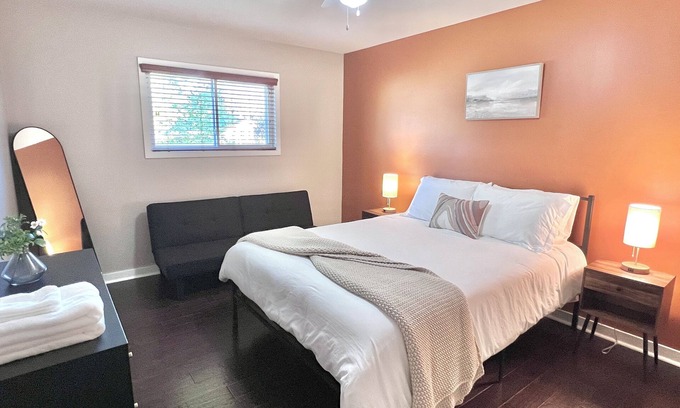 Champaign Casa | Parkside home close to campus - 3 BD 2 BA