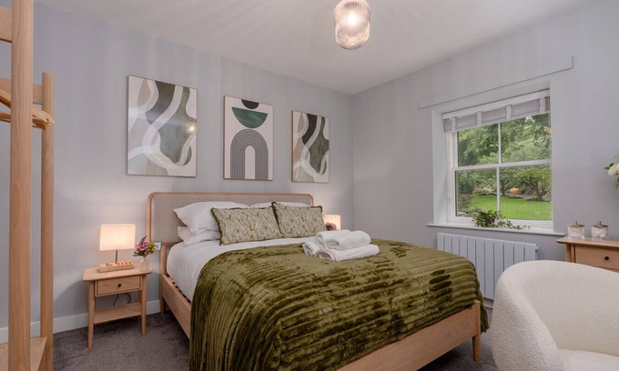 Clitheroe Casa | Parson Castle View, Sleeps 6, Clitheroe Centre