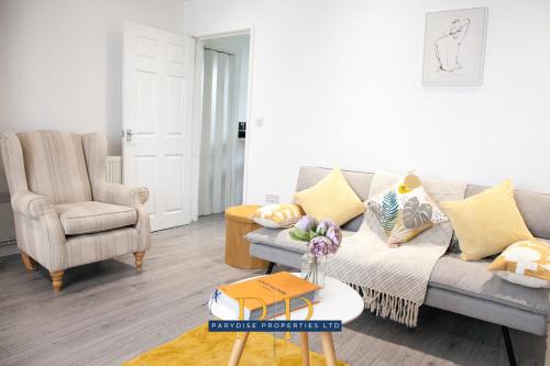 Newcastle-Under-Lyme Apartamento | Parydise Presents The Knutton House - Spacious 3BR Escape - Business Ready, Family Friendly
