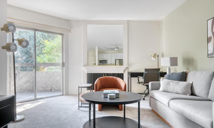 Pasadena Apartamento | Pasadena 1BR w gym pool nr Colorado Ave LAX-861