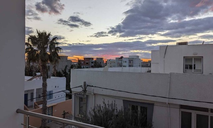 Hiboun Apartamento | Pasha Apartment: 2-br, Sea View, Private Water Tank, AC, Heating, Solar System
