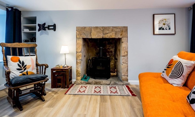 Falkland Casa | Pass the Keys | 1 bedroom studio with a cosy indoor log fire