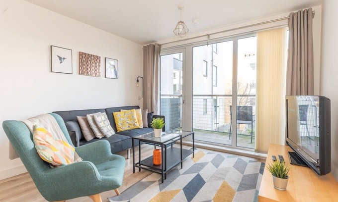 Greenwich West Apartamento | Pass the Keys | 2-Bed 2-Bath Flat, 1 min Greenwich Station | DLR