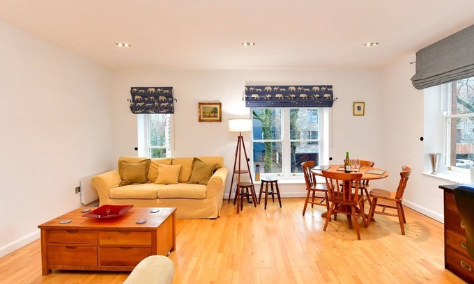 Riverside Apartamento | Pass the Keys | Bright & Perfectly Located!