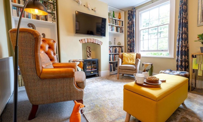Shrewsbury Casa | Pass the Keys | Charming 2 Bed Townhouse Short Walk To The River
