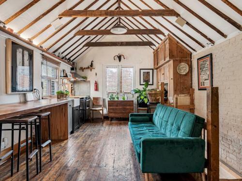 Harringay Casa | Pass the Keys Cosy Flat historic 1880 coach house North London