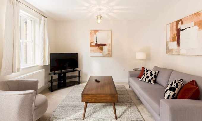 Winchcombe Casa | Pass the Keys | Modern & stylish family home | private garden