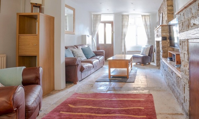 Stratton Casa | Pass the Keys | Quarry Cottage Courtyard Garden