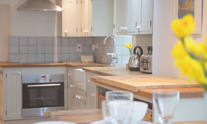 Llansteffan Casa | Pass the Keys | Walking distance to beach and castle. Sleeps 8.