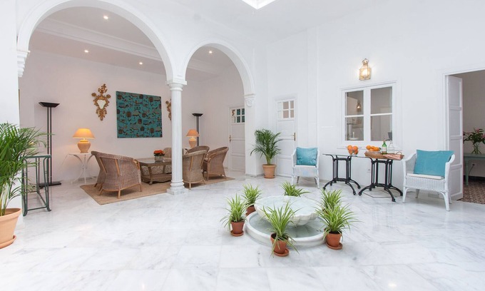 San Roque Apartamento | Patio de Tintes Sevilla Histórica 6 pax 3 dormitorios 3 baños Gran patio y salon