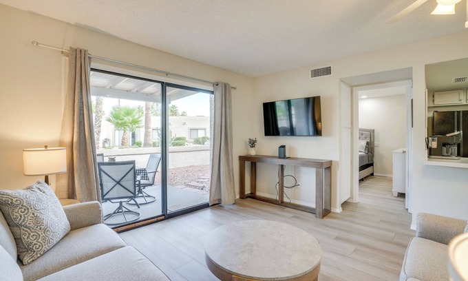 Westbrook Village Condominio | Patio + Pool Access: Golf Getaway in Peoria