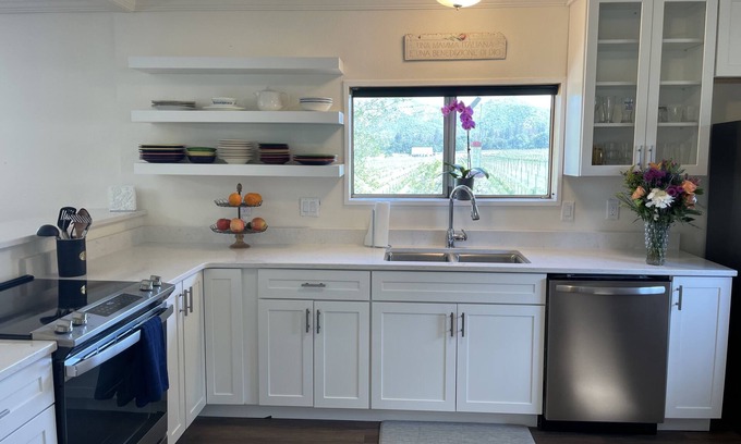 Jacksonville Otro | Peace and Tranquility! Vineyard Farmhouse Near Britt, Wineries, Shakespeare
