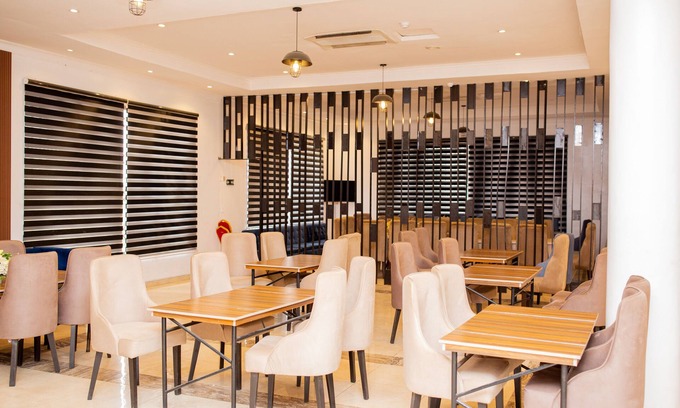 Loburo Hotel | Peace De Luxe Limited