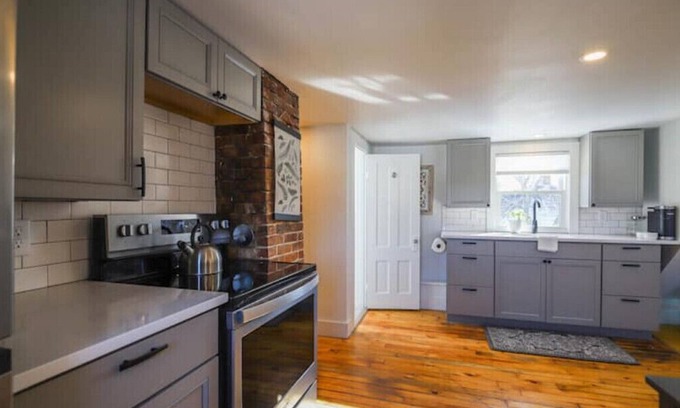 Westbrook Apartamento | Peaceful 1BR - Reading Nook - Near Portland