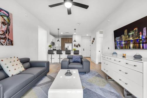 Ruskin Apartamento | Peaceful 2BR by the Bay Pool and Coastal Vibes