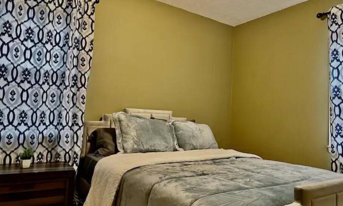 Little Italy Casa | Peaceful 3-bedroom house in weddington