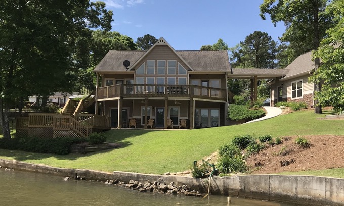 Jackson Casa | Peaceful 5 Bedroom Jackson Lake home on a quiet cove
