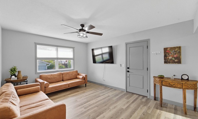 Altoona Apartamento | Peaceful and Cozy - 2BR 1BA / Washer / Parking