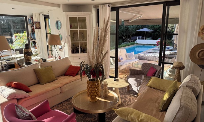 La Garde-Freinet Villa | Tranquila y encantadora villa decorada con piscina climatizada