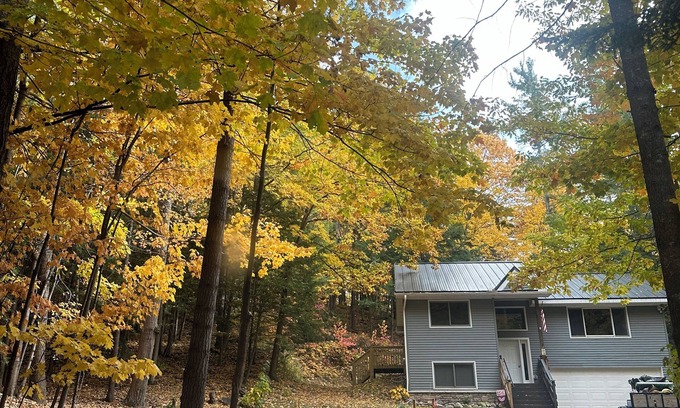 Walloon Lake Cabina | Peaceful cabin hideaway with fire pit & hot tub only 3 blocks from Walloon Lake