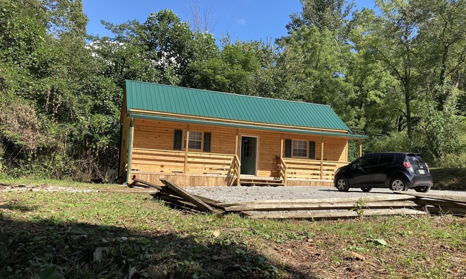 Duff Cabina | Peaceful cabin in the center of riding country!